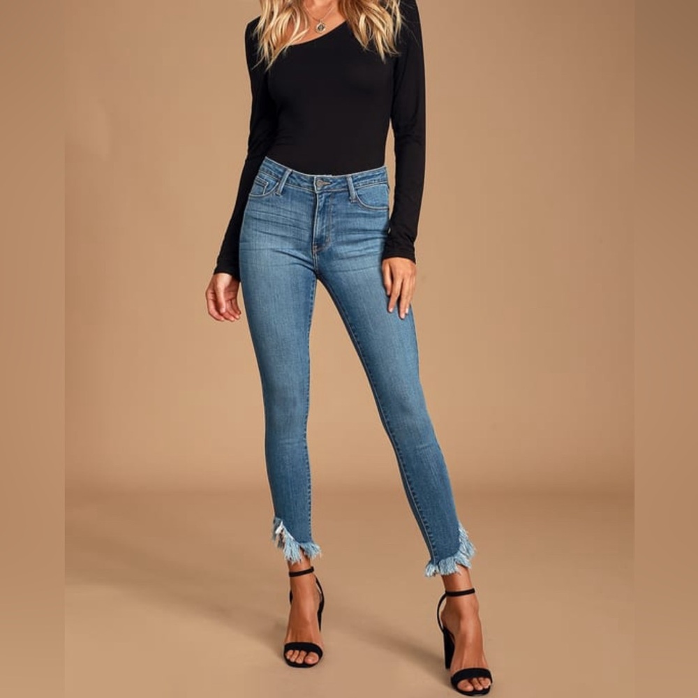 Teigan Medium Wash High Rise Raw
Hem Skinny Jeans